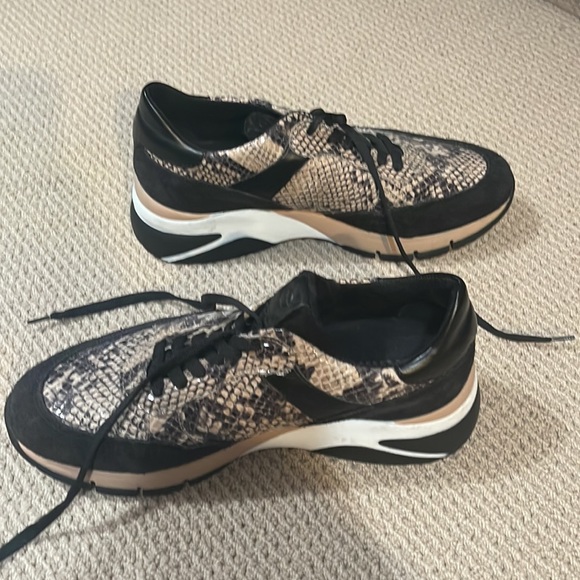 Tamaris snake skin look sneaker barely worn - Picture 3 of 3